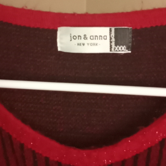 Lovely red sweater with flowers - Picture 2 of 7